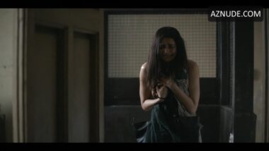 Karishma Tanna forced strip, Scoop